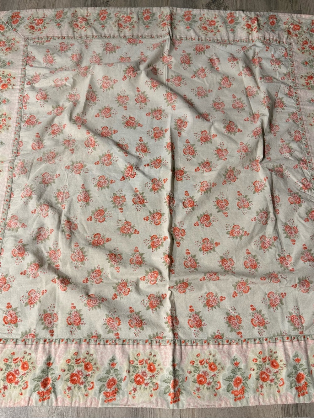 Sweet Shabby Floral Vintage
Tablecloth 46" X 43" April Cornell ?